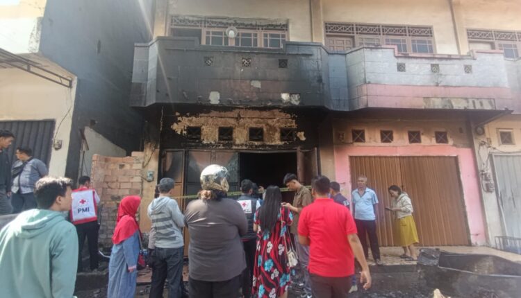 Ruko tempat pijat refleksi terbakar.