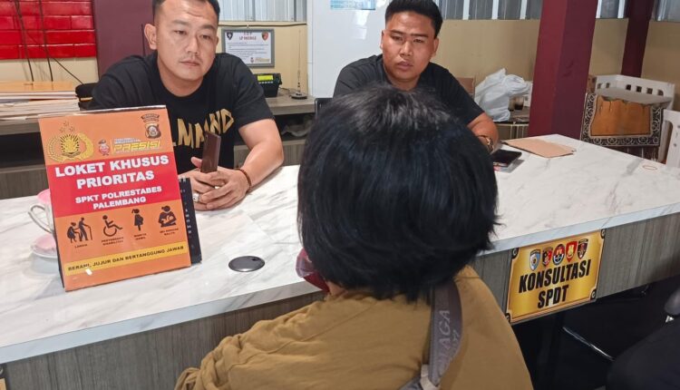 Pelaku diamankan di Polrestabes Palembang.