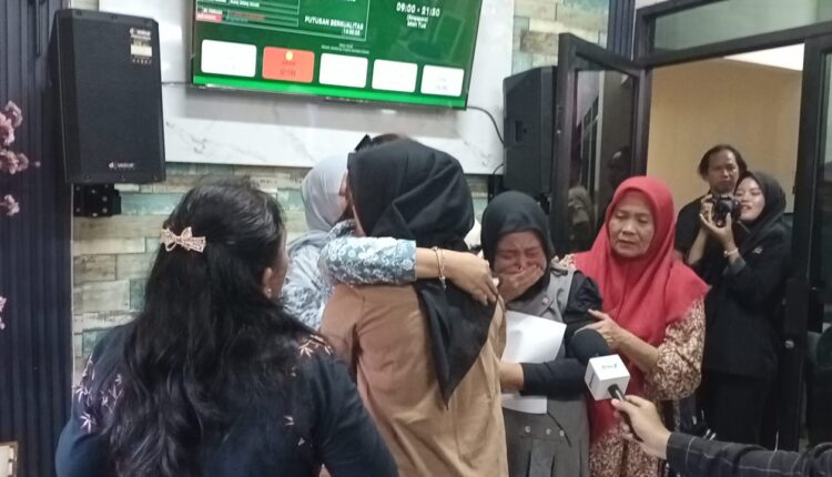 Istri AKP Anumerta Lusiyanto.