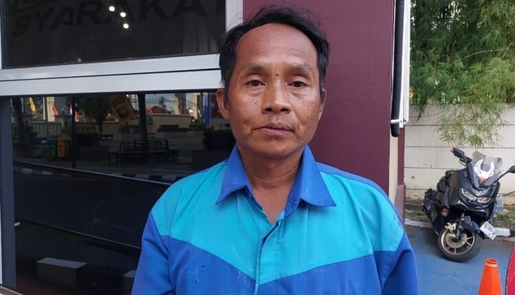 Korban setelah membuat Laporan Polisi.