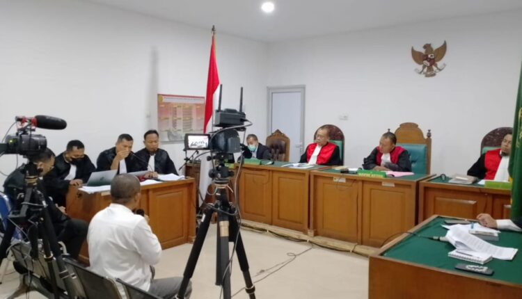 Terdakwa Ahmad Sugeng Santoso saat dilakukan pemeriksaan dipersidangan dalam kasus OTT Proyek Pokir DPRD OKU.