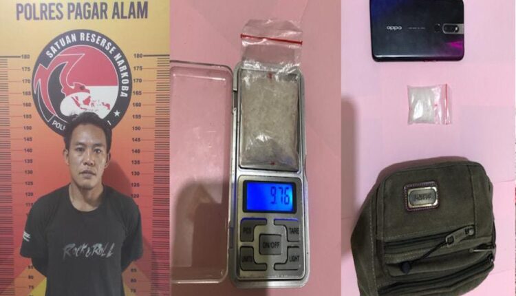 Tersangka tindak pidana narkotika Akhamad Alpian alias Ateng diamankan Polres Pagar Alam. (Foto: Humas Respa)