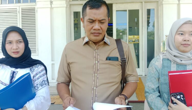 Penggugat Mustofa Adam melalui kuasa hukum LBH Bima Sakti, M Novel Suwa.
