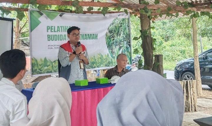 Pertamina memberikan pelatihan budidaya tanaman berkelanjutan bagi Kelompok Wanita Tani (KWT) Bumi Ayu di Desa Banu Ayu, Kabupaten Ogan Komering Ulu (OKU).