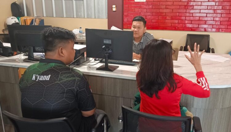 Korban membuat Laporan Polisi.