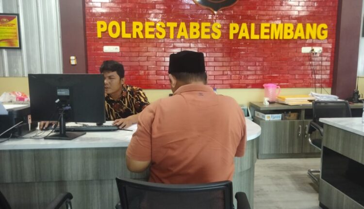 Orang tua korban membuat Laporan Polisi.