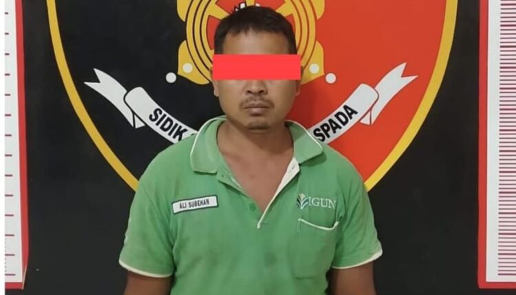 Tersangka saat diamankan di Polres Mura.