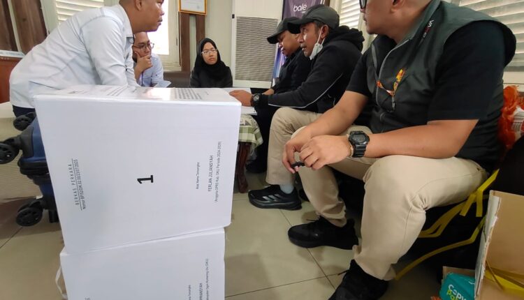 Tim JPU KPK limpahkan berkas empat tersangka ke PN Tipikor Palembang.