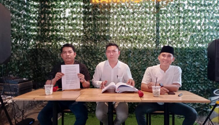 Tim kuasa hukum.