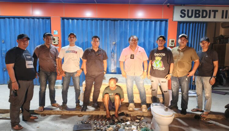 Pelaku saat diamankan.