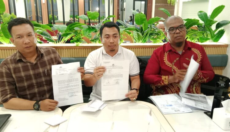 Pelapor Aldie Mauludin melalui tim kuasa hukumnya Hapis Muslim, didampingi Andre Rinaldi.