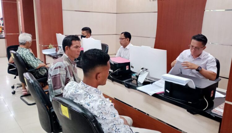 Kelompok Tani Bone Banyuasin dan warga membuat laporan ke Polda Sumsel.