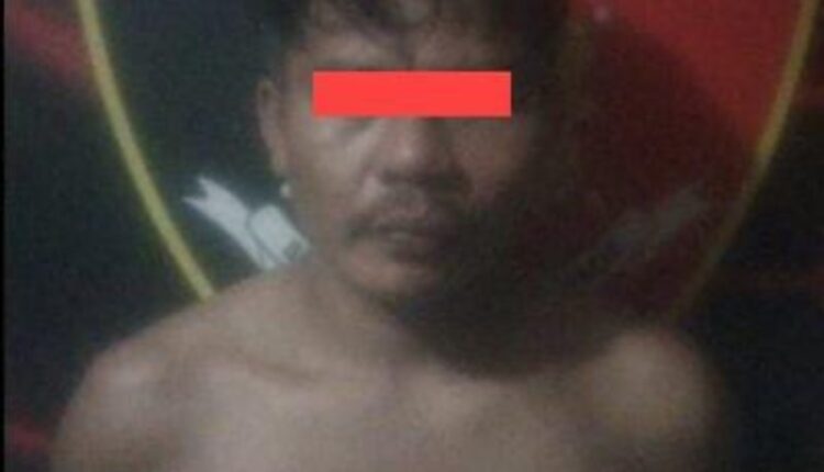 Tersangka saat diamankan di Polres Mura.