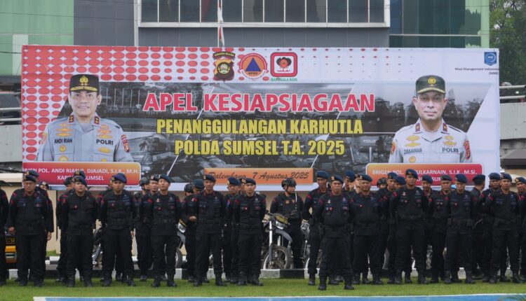 Personel Polda Sumsel saat mengikuti apel.