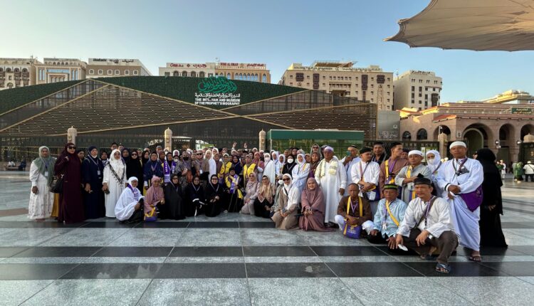 PT Adira Dinamika Multi Finance Tbk (Adira Finance) beri apresiasi kepada pelanggan setia melalui program loyalitas bertajuk Umrah Untuk Sahabat. (Foto: Adira Finance)
