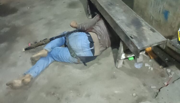 Sesosok mayat yang ditemukan warga.