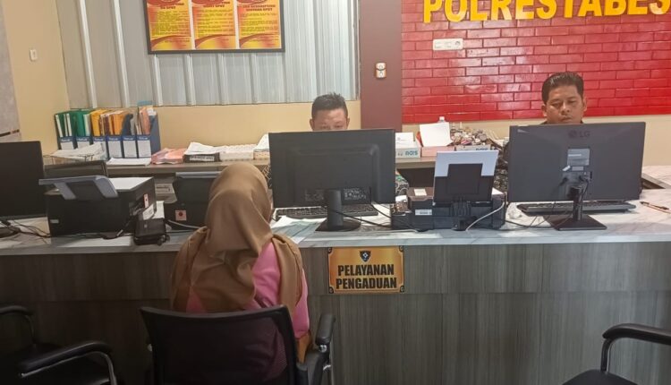 Korban membuat Laporan Polisi.