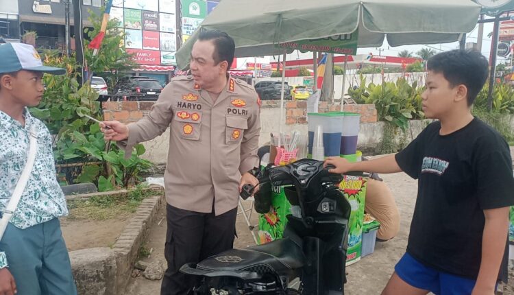 Kapolrestabes Palembang amankan anak anak bermotor bonceng tiga.