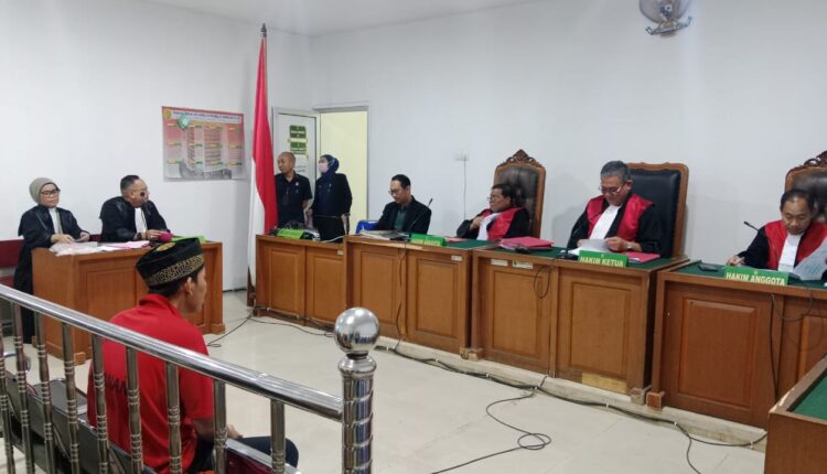 Hakim bacakan putusan terdakwa M Alamsyah di persidangan.