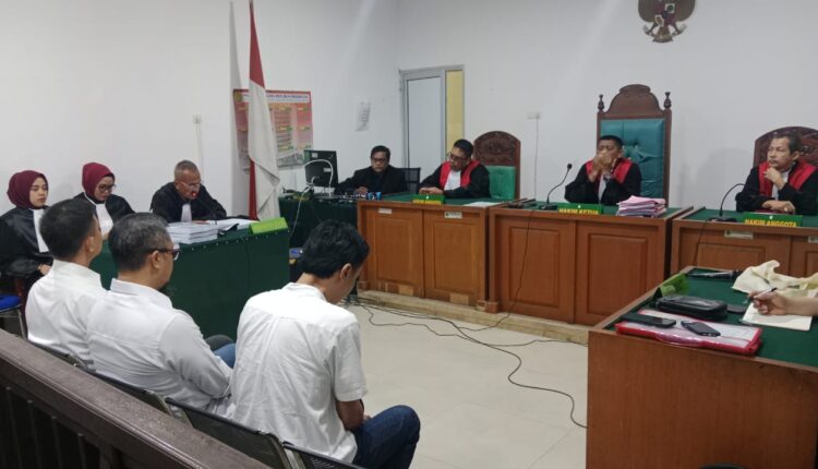 JPU kejati Sumsel dan Kejari Banyuasin bacakan tuntutan pidana ketiga terdakwa dipersidangan.