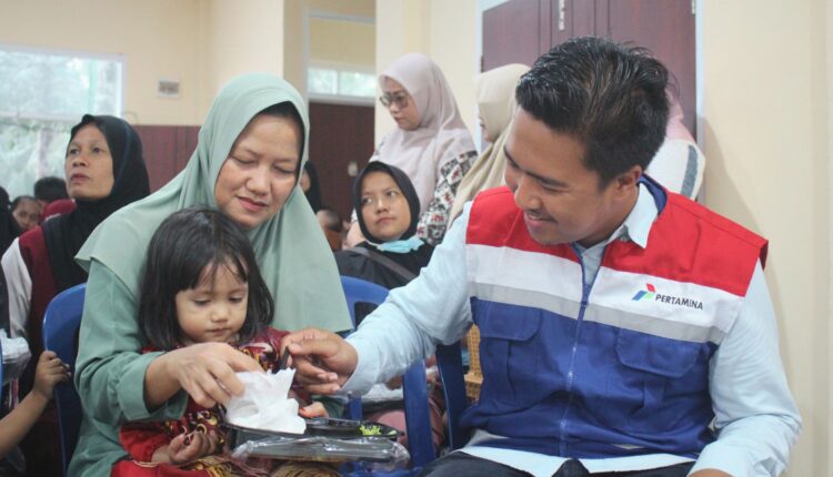 Program Pemberian Makanan Tambahan (PMT) dan pelatihan penanganan tersedak pada anak di Aula Kantor Kelurahan Bakung Jaya.
