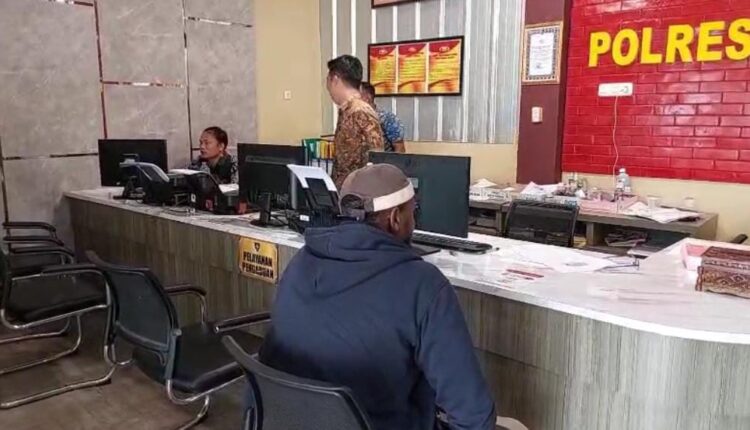 Korban membuat Laporan Polisi.