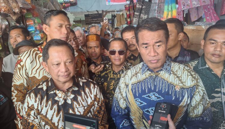 Menteri Pertanian, Andi Amran Sulaiman (kanan). (Foto: Tia)