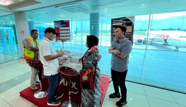 Dengan layanan RoaMAX, pelanggan bisa lebih tenang karena cukup satu paket untuk tetap terkoneksi di berbagai negara tujuan.