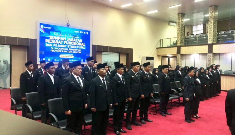 54 Pejabat Fungsional dan Struktural di Lingkungan Pemprov Sumsel yang Resmi Dilantik. (Foto: Tia)