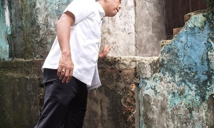 Kadin Pendidikan Palembang saat meninjau langsung SD Negeri 158 yang dianggap kumuh dan rusak.