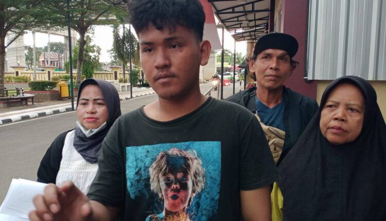 Korban usai membuat Laporan Polisi.