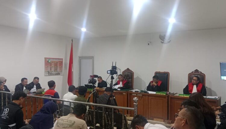 Suasana persidangan OTT Suap Fee Pokir DPRD OKU, saat para saksi memberikan kesaksian di sidang PN Tipikor Palembang.