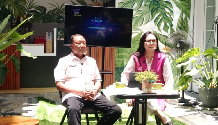 Kajari Palembang Hutamrin dalam podcast di Kantor Kejari Palembang.