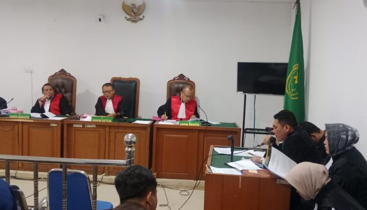 Suasana persidangan.