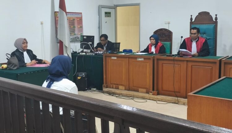 Terdakwa Widya jalani sidang di PN Palembang untuk mendengarkan pembacaan putusan.