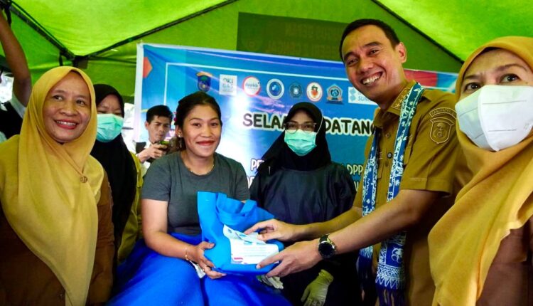 Bupati OKI Muchendi saat menghadiri acara Layanan Terpadu di Kecamatan Cengal.