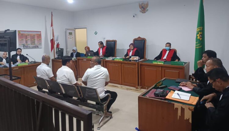 Tiga terdakwa dihadirkan dipersidangan yang digelar di PN Tipikor Palembang.