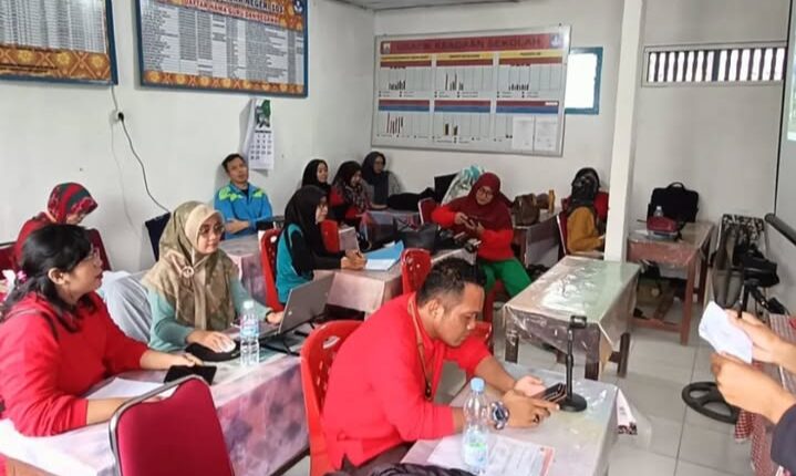Sejumlah guru yang ada di SD Negeri 103 Palembang