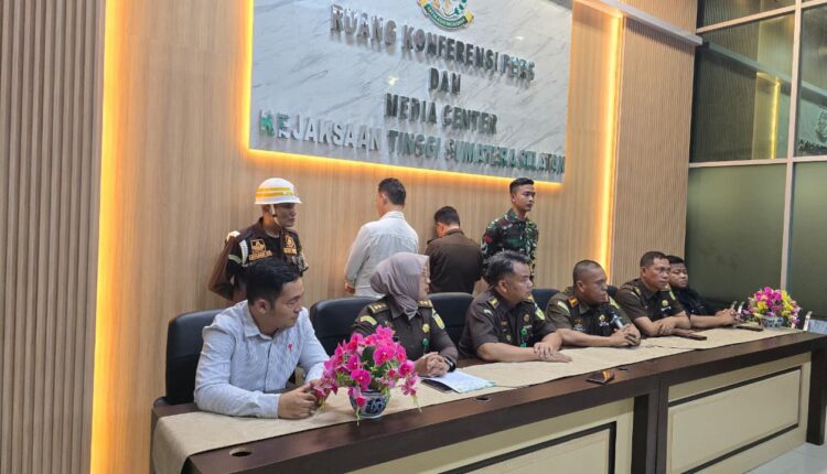 Pelaku yang menyamar sebagai Jaksa di Kejagung RI saat berhasil di amankan.