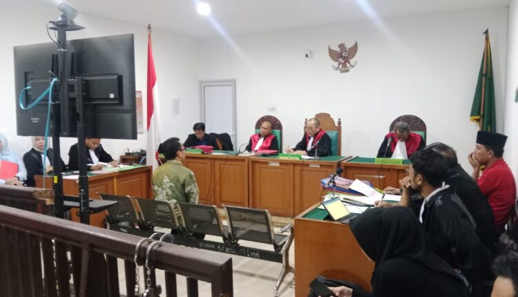 Saksi korban dihadirkan di persidangan.