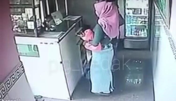 Rekaman CCTV, Anti (22) bersama terduga pelaku saat check-in di Hotel Lendosis Palembang. (Foto: tangkapan layar akun Instagram@plg_yedak)