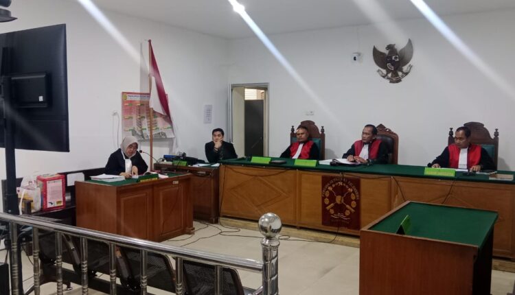 Suasana persidangan terdakwa Hadi Syaputra yang mengikuti sidang secara online di Pengadilan Negeri (PN) Palembang.