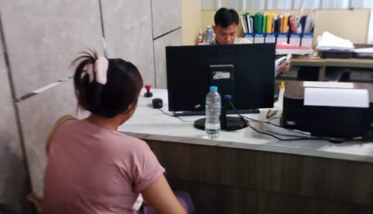 Korban membuat Laporan Polisi.