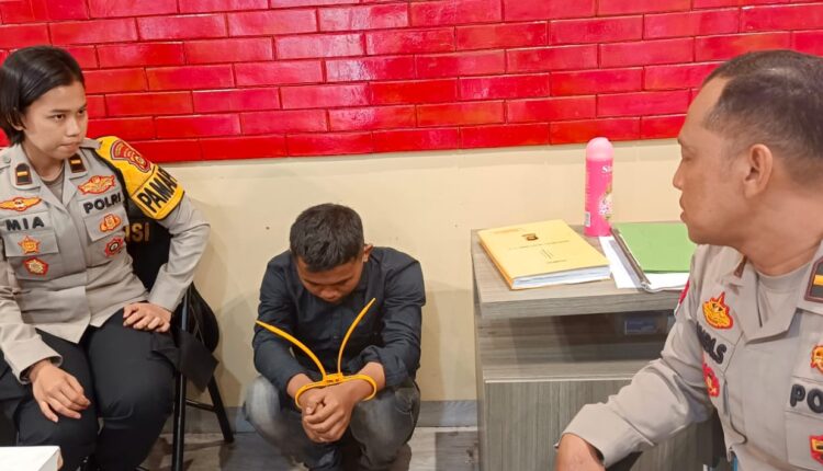 Pelaku saat diamankan Polisi.