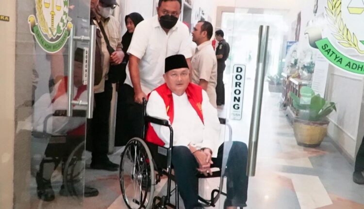 Eks Gubernur Sumsel Alex Noerdin, tersangka kasus korupsi Pasar Cinde.