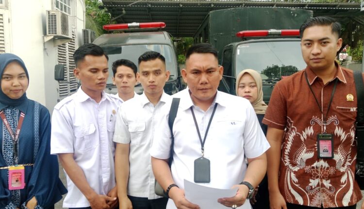 Kuasa hukum terdakwa Deni Ahmad Rivai, Sapriadi memberikan keterangan usai sidang lanjutan perkara dugaan korupsi Dispora OKU Selatan di Pengadilan Tipikor Palembang.