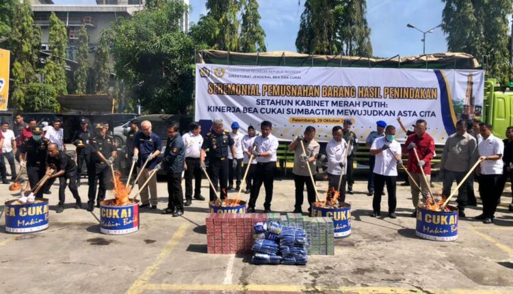 Ribuan Barang Milik Negara (BMN) dimusnahkan Bea Cukai Sumbagtim. (Foto: Tia)