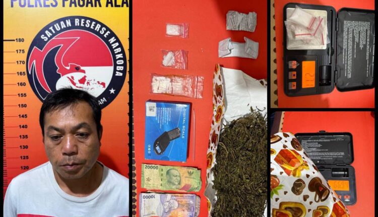 Tersangka tindak pidana narkotika diduga pengedar ditangkap Polres Pagar Alam. 