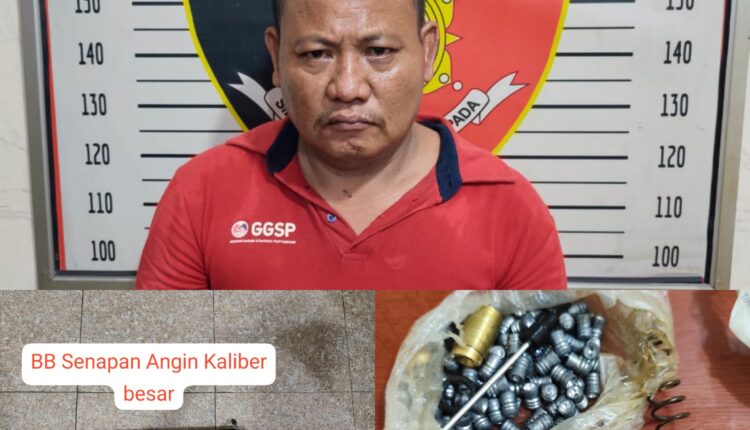Tersangka beserta barang bukti saat diamankan di Polres Musi Banyuasin. (Foto: Dokumen Polisi)