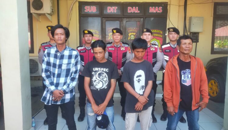Empat terduga pelaku pungli saat diamankan di Polda Sumsel.
